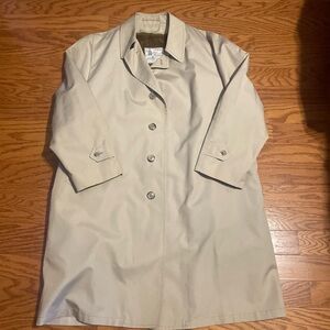 London Fog Cream/Tan Trench Coat - Single-Breasted Classic